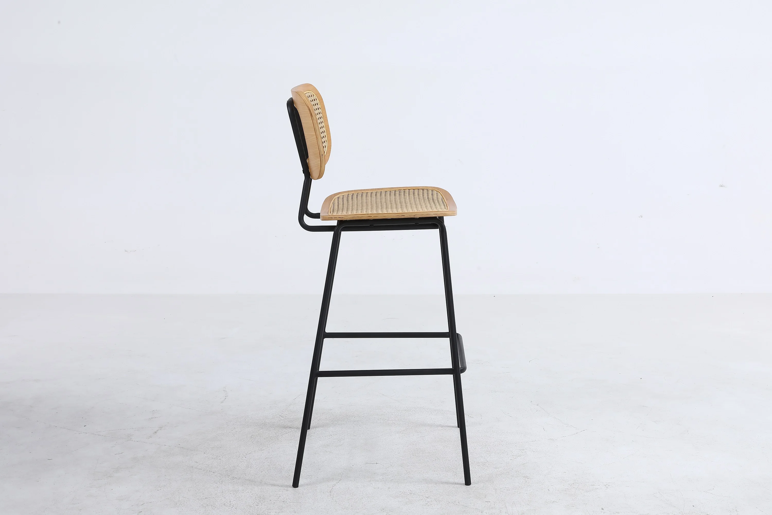 AM-0790 RATTAN & PLYWOOD & METAL FRAME BARSTOOL