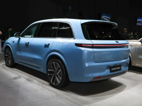 Оптовая продажа спортивный умный электромобиль высокого качества гибридный автомобиль L8 внедорожник автомобильная коробка передач MPV конструкция кузова один привод