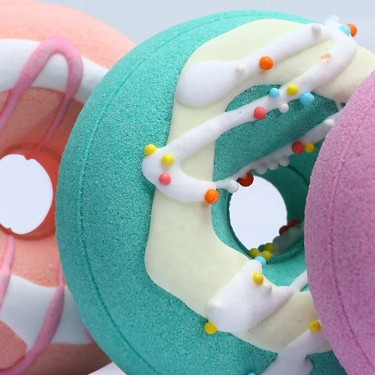 Hot sale Bulk Small Cute Donut Essential Oils Natural Organic Women Bath Salts Explosion Bath Bombs Christmas Gifts