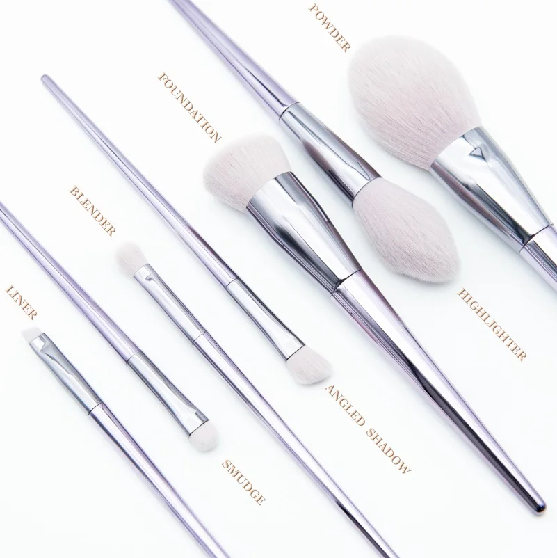 High Quality 7-Piece Lavender Essential Makeup Brush Set for Face Powder Foundation Concealer Eyeshadow Application with Pouch