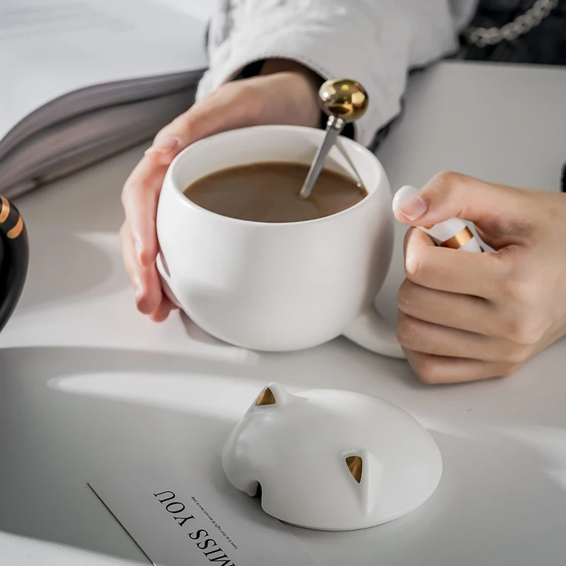 Japanese Maneki Neko Cat Ceramic Mug With Lid And Spoon