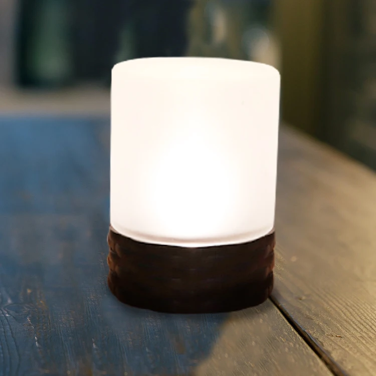 Hot Sale Solar Powered Outdoor LED Glass Plastic Table Candle Light with Rattan Style Decor Candle Lights