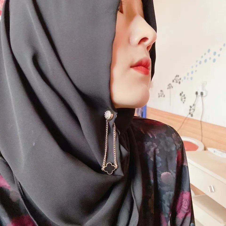 Factory Cheap Price Safety High Quality Magnet No-snag Hijab Pin Four-leaf Clover Chain Pins Magnetic Muslim Scarf Brooches