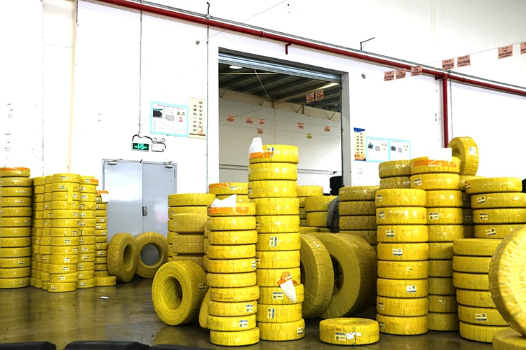 China Manufacturer 11R22.5-18 Bus Truck And Bus Tire On Sale