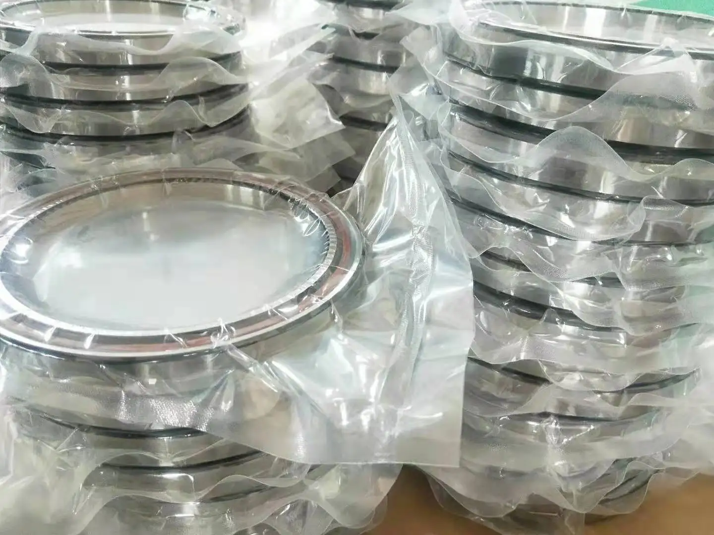 China Manufacturer 7014 7013 7012 7011 7010 7009 7008 7006 7007 7210 7005 7213 2RS Angular Contact Ball Bearing