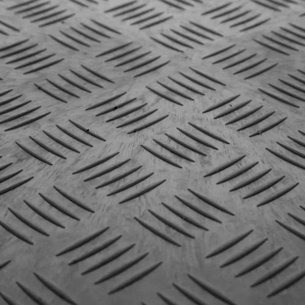 Plastic PP and Pvc Interlocking Garage Floor Mats Grate for Mobile