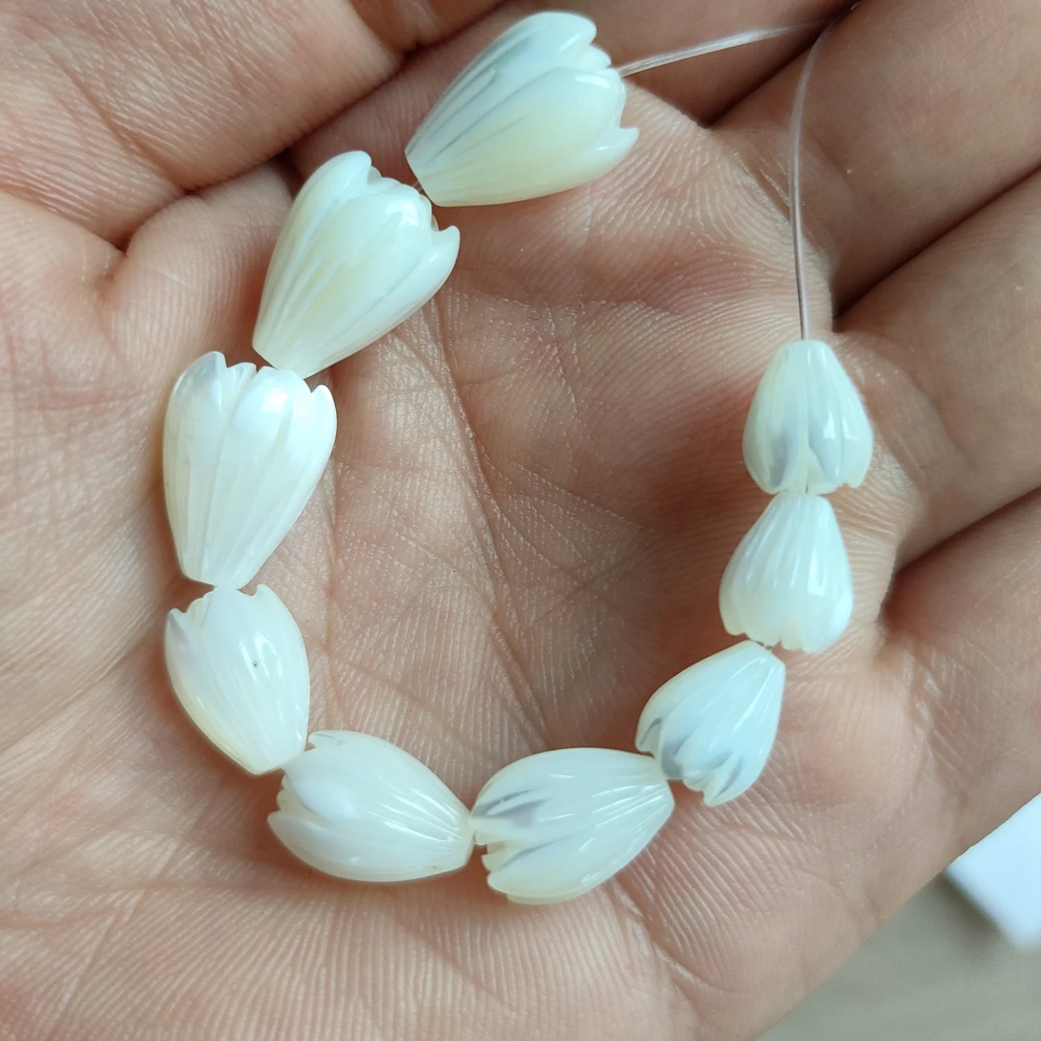 Hot sale hawaiian jasmine flower beads 8mm 10mm 13mm hand carved mother of pearl pikake flower beads
