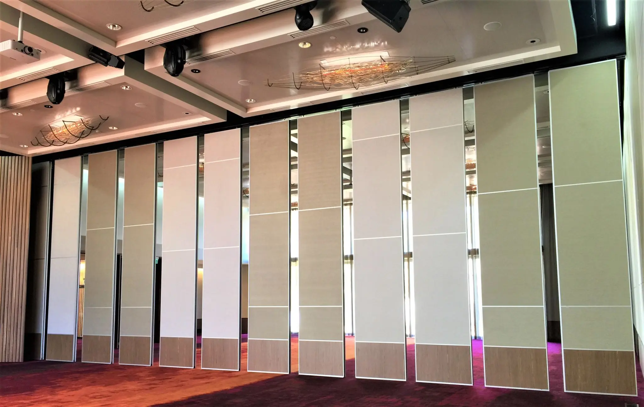 Portable wooden sliding soundproof modular accordion walls room divider foldable movable partition wall for hotel