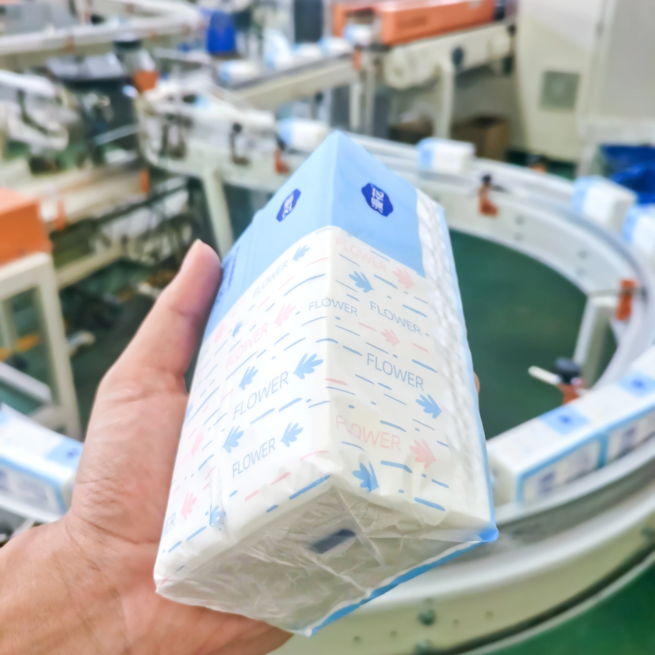 Factory price for 4 ply virgin wood pulp face tissue no scent soft pack facial tissue paper