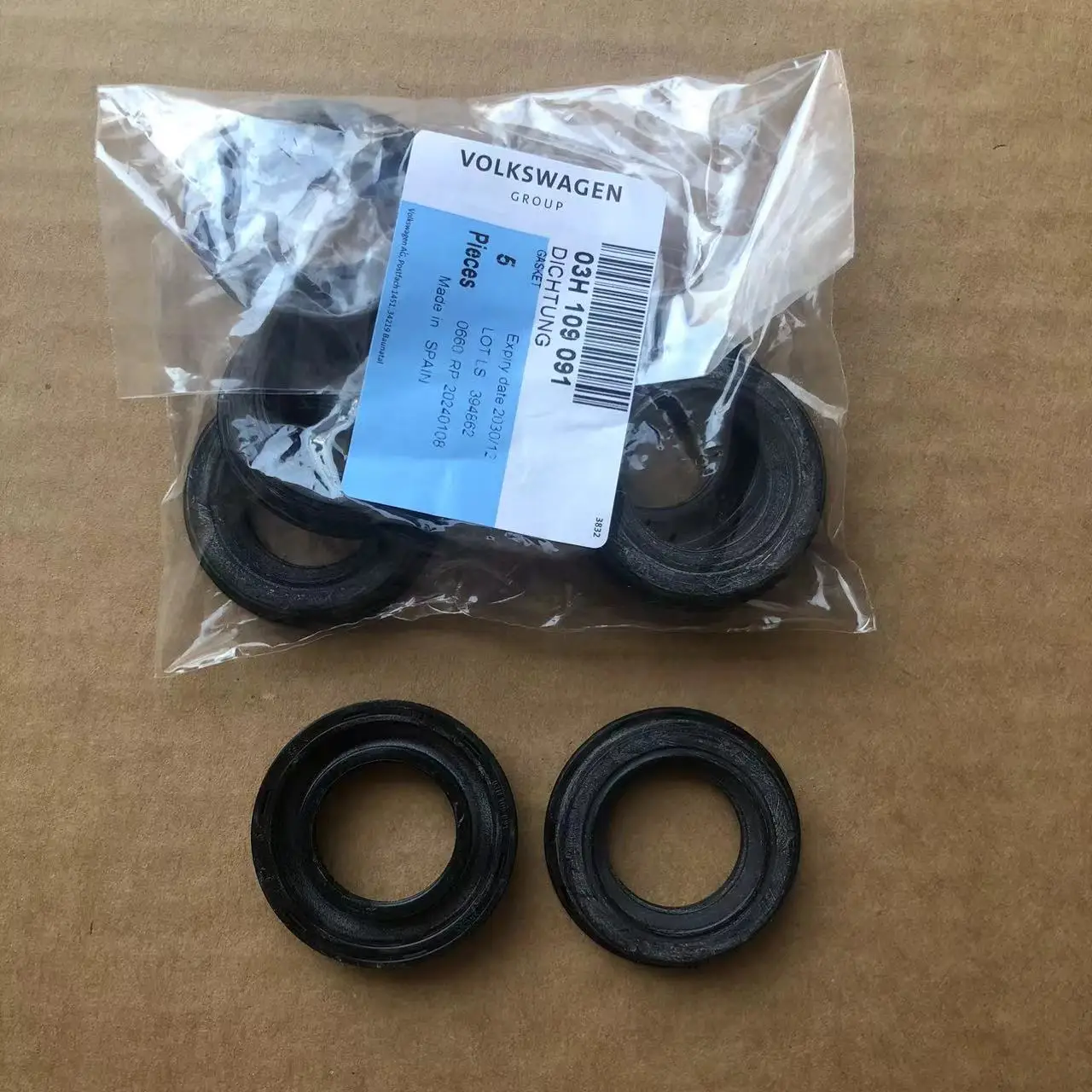 High Quality Audi Volkswagen Original Cylinder Head and Camshaft Oil Seals for Wholesale Engine Parts