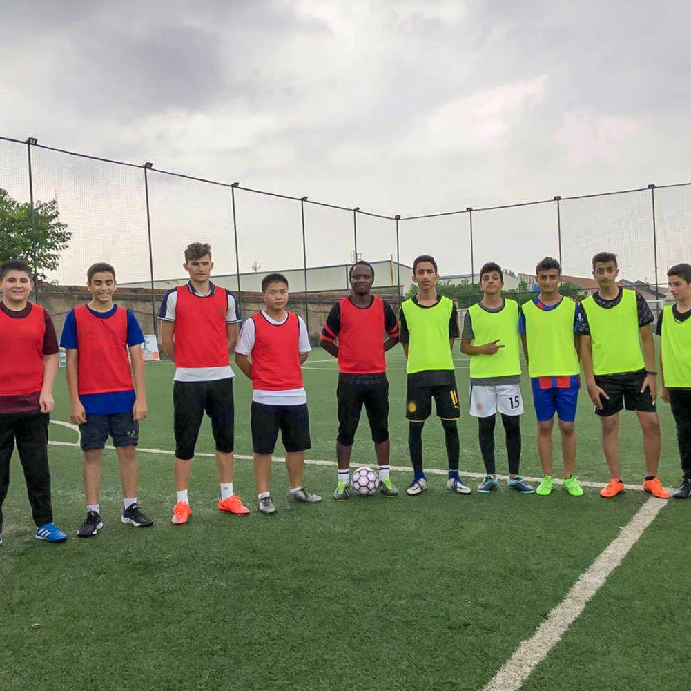 Factory  Wholesale custom cheap sport training soccer pinnies for football print number