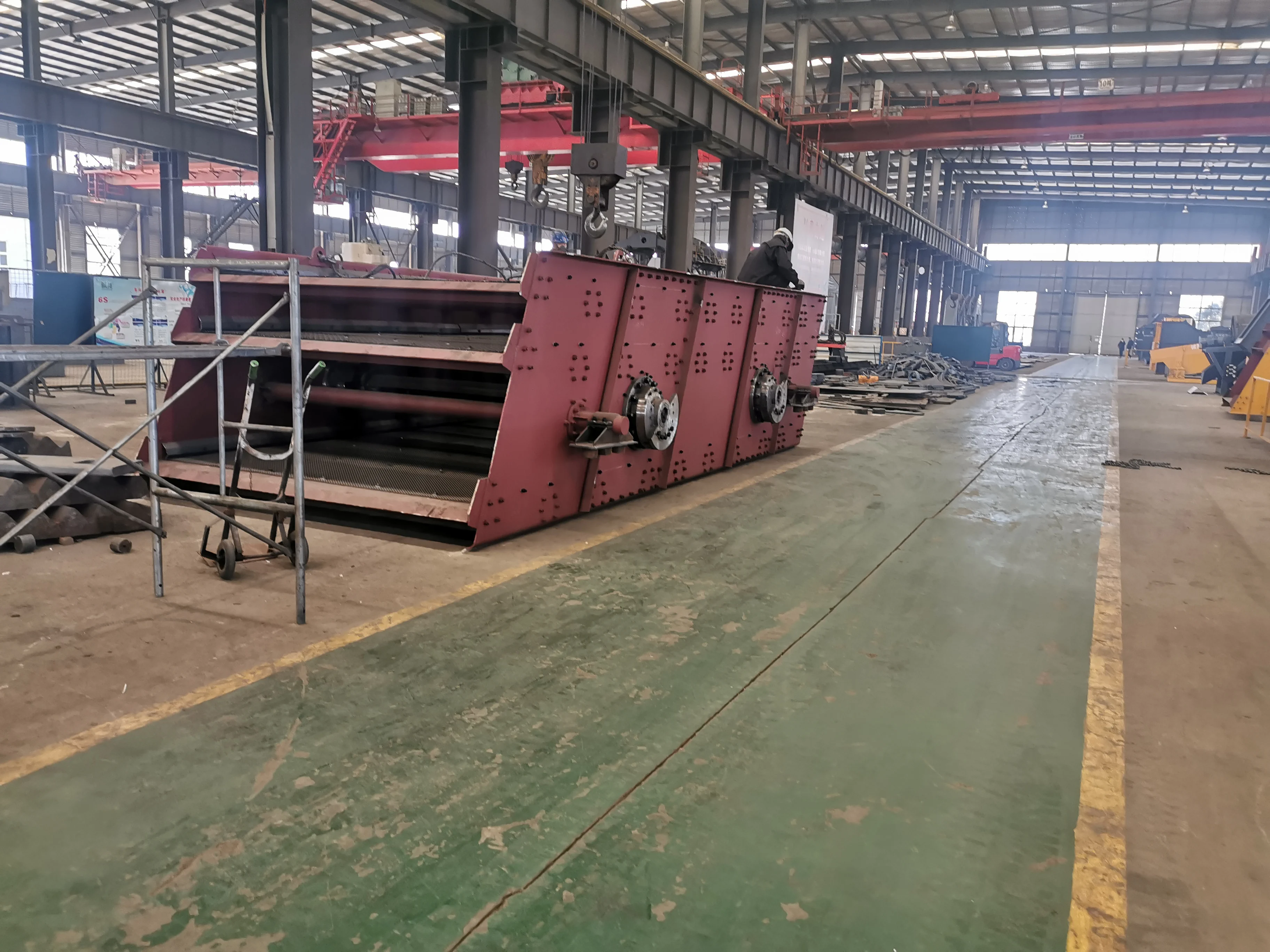 State-of-the-Art Linear Vibrating Screen for Ore Recycling Abrasive Materials with Motor and Engine as Core Components