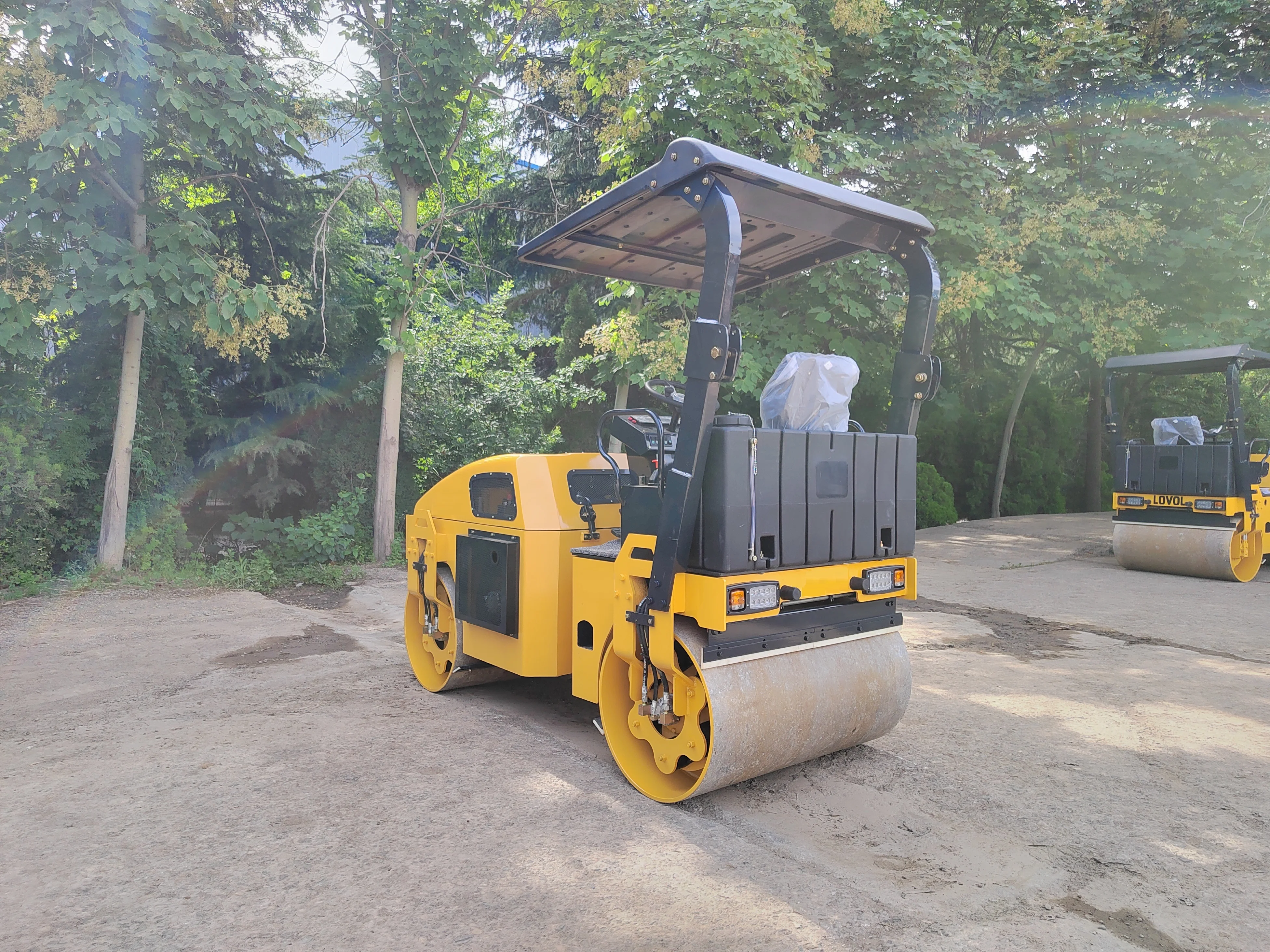 3ton 4ton Hydraulic Double Drum Vibratory Road Roller LTC203 LTC204 Hot Sale