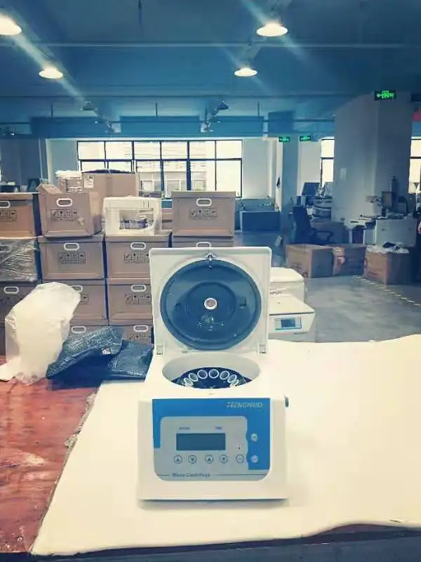 Small low speed, light weight and high precision centrifuge for beauty and medical sample separation