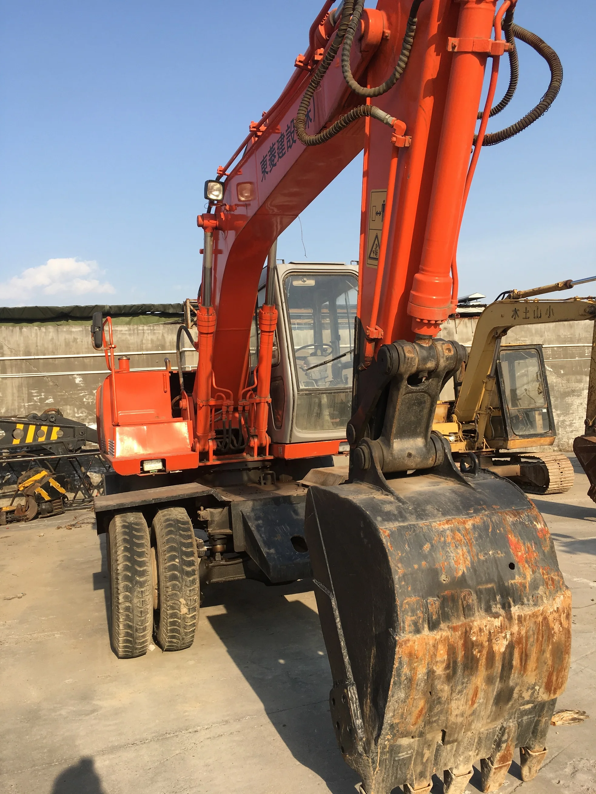 Экскаватор на колесах Hitachi EX100WD по очень низкой цене экскаваторы EX100 WD для продажи