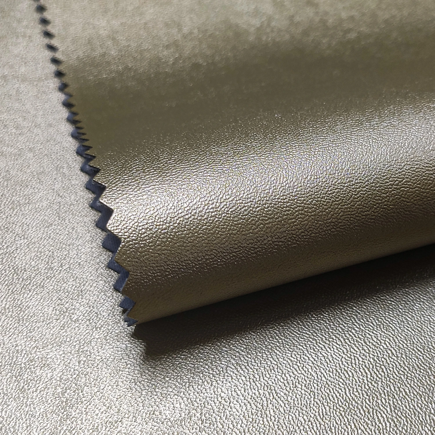 china leather supplier pretty quality and hot selling reflective pu leather fabric for bags