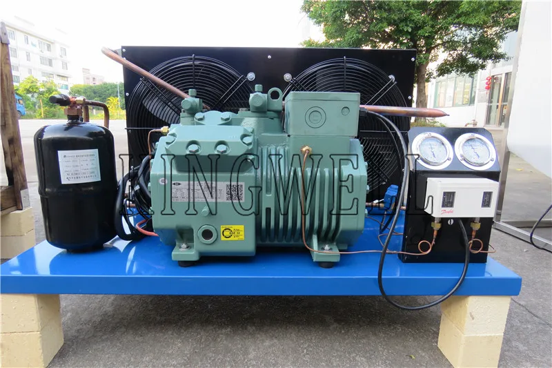 Commercial cold storage room for dry ice storage