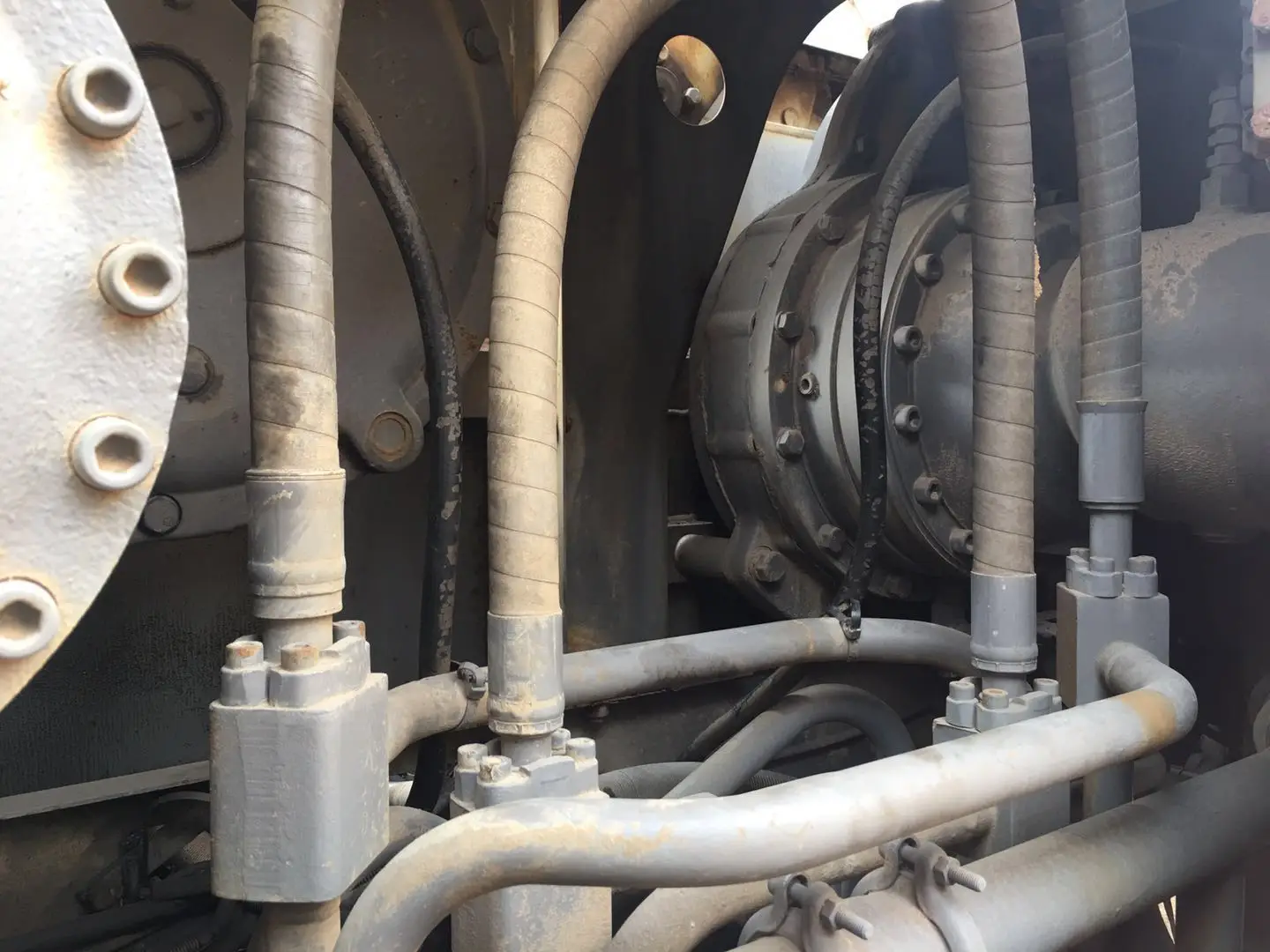  Гусеничный кран hitachi kh125 б/у гусеничный Hitachi