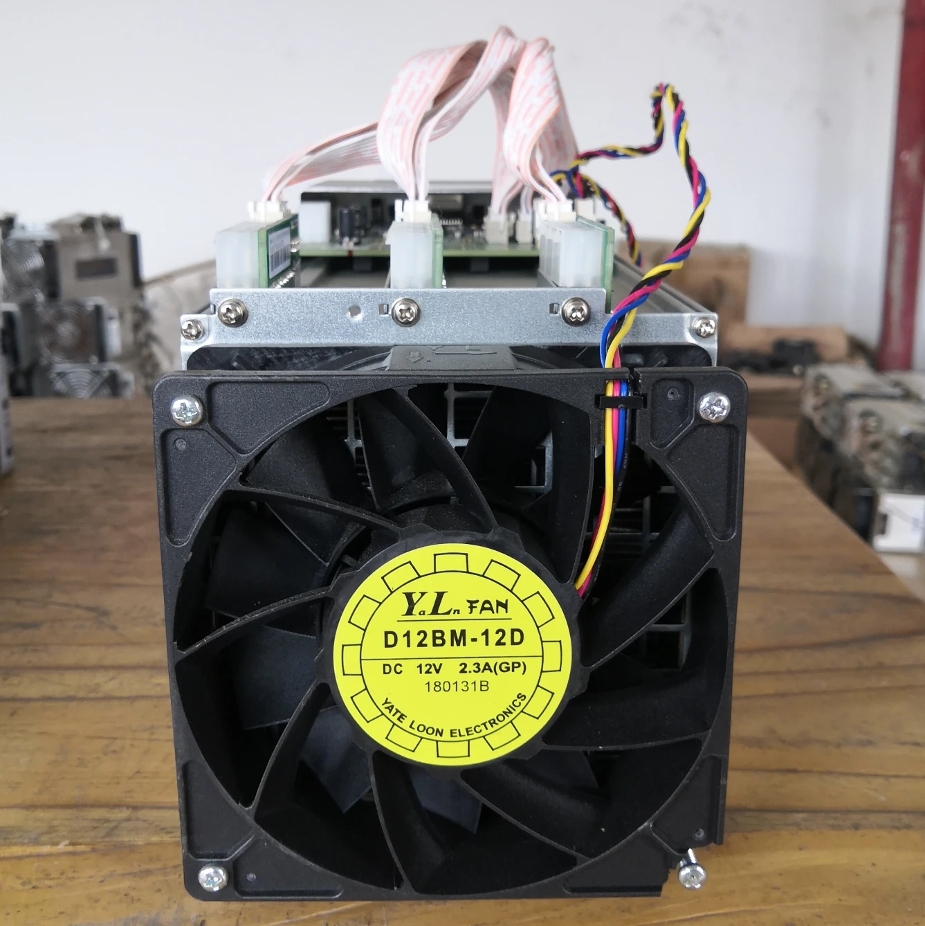  В наличии S9 Antminer 13.5Th б/у Подержанный с APW3 ++ Bitmain источник