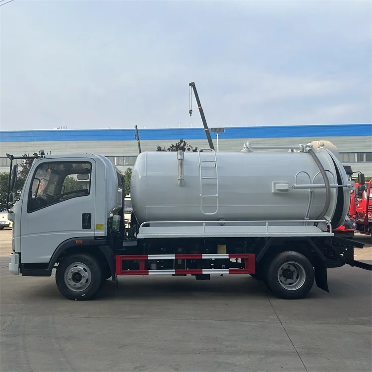 5 tons SINOTRUK HOWO 4*2 sewage suction truck for sale