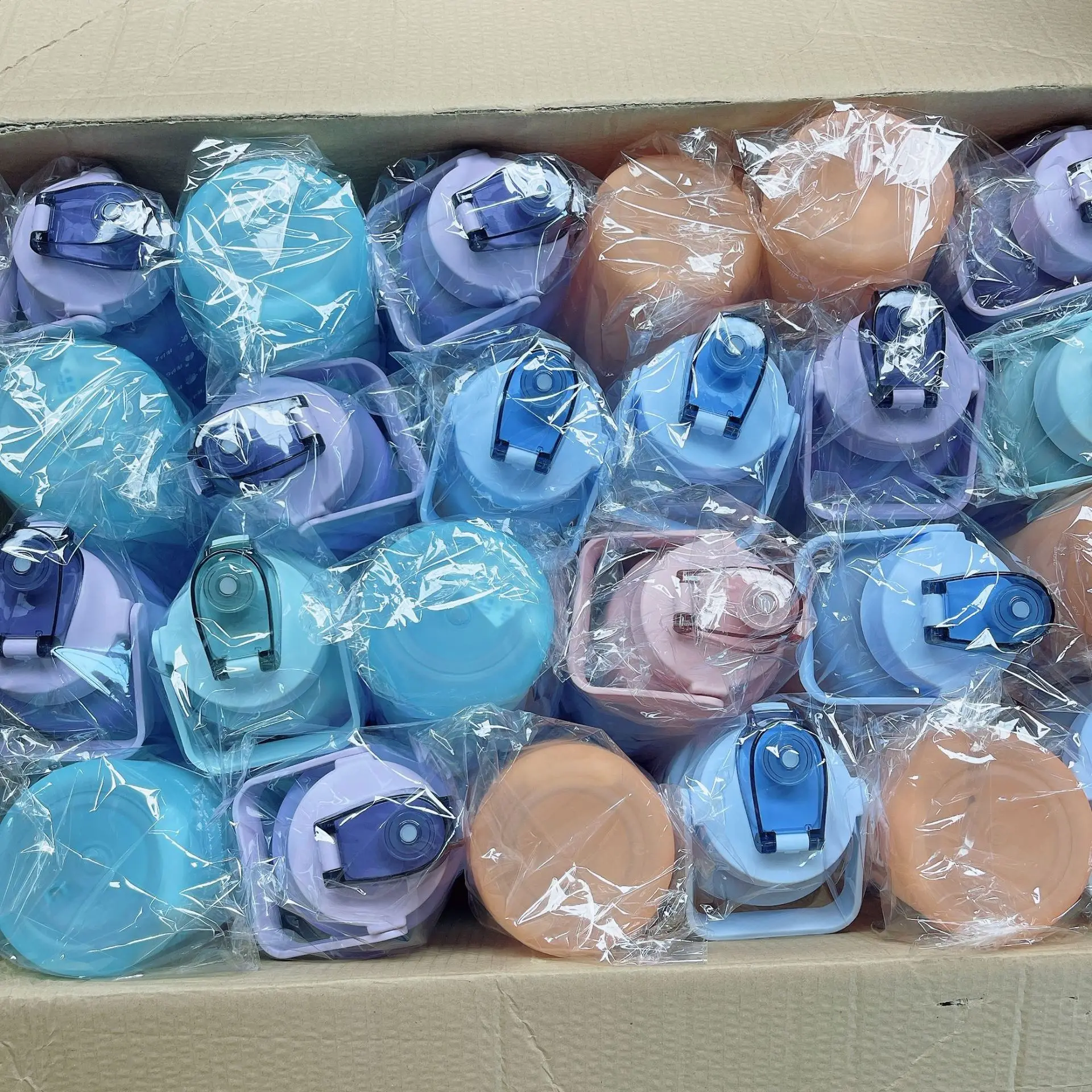 hot sale 2000 ml BPA free plastic Outdoor Sports water Bottle with Time Maker and straw