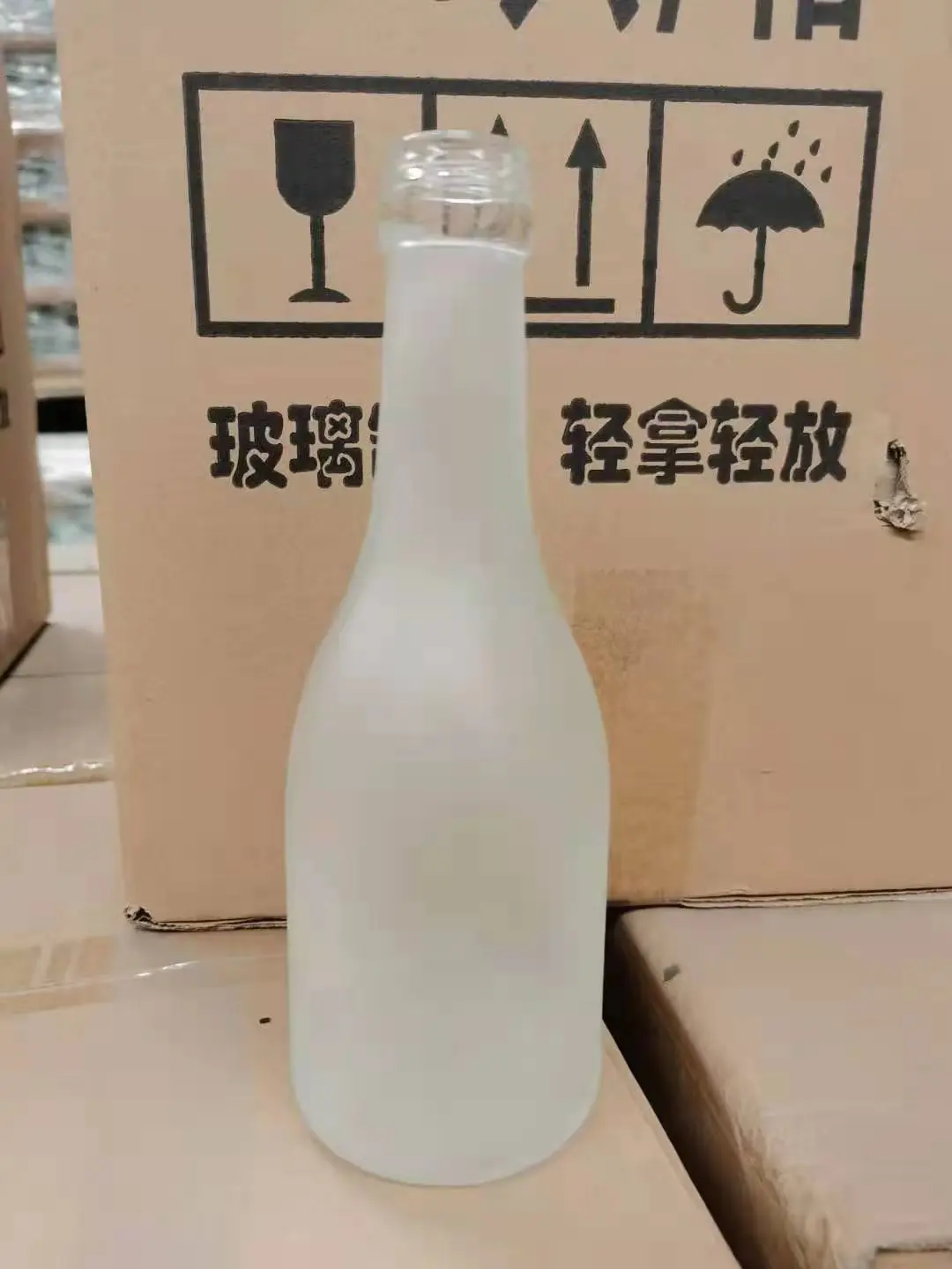 Wholesale clear and frosted 350ml 500ml 750ml fruit wine plum wine beverage glass bottle