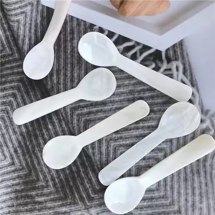 Customized logo white 9cm exquisite natural shell caviar spoon mother of pearl spoon