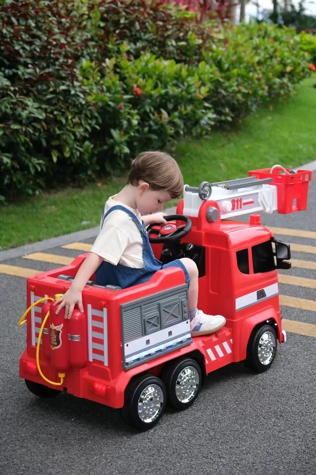 Kids Ride On Fire Truck Toy Car four-wheel drive baby toy fire police car