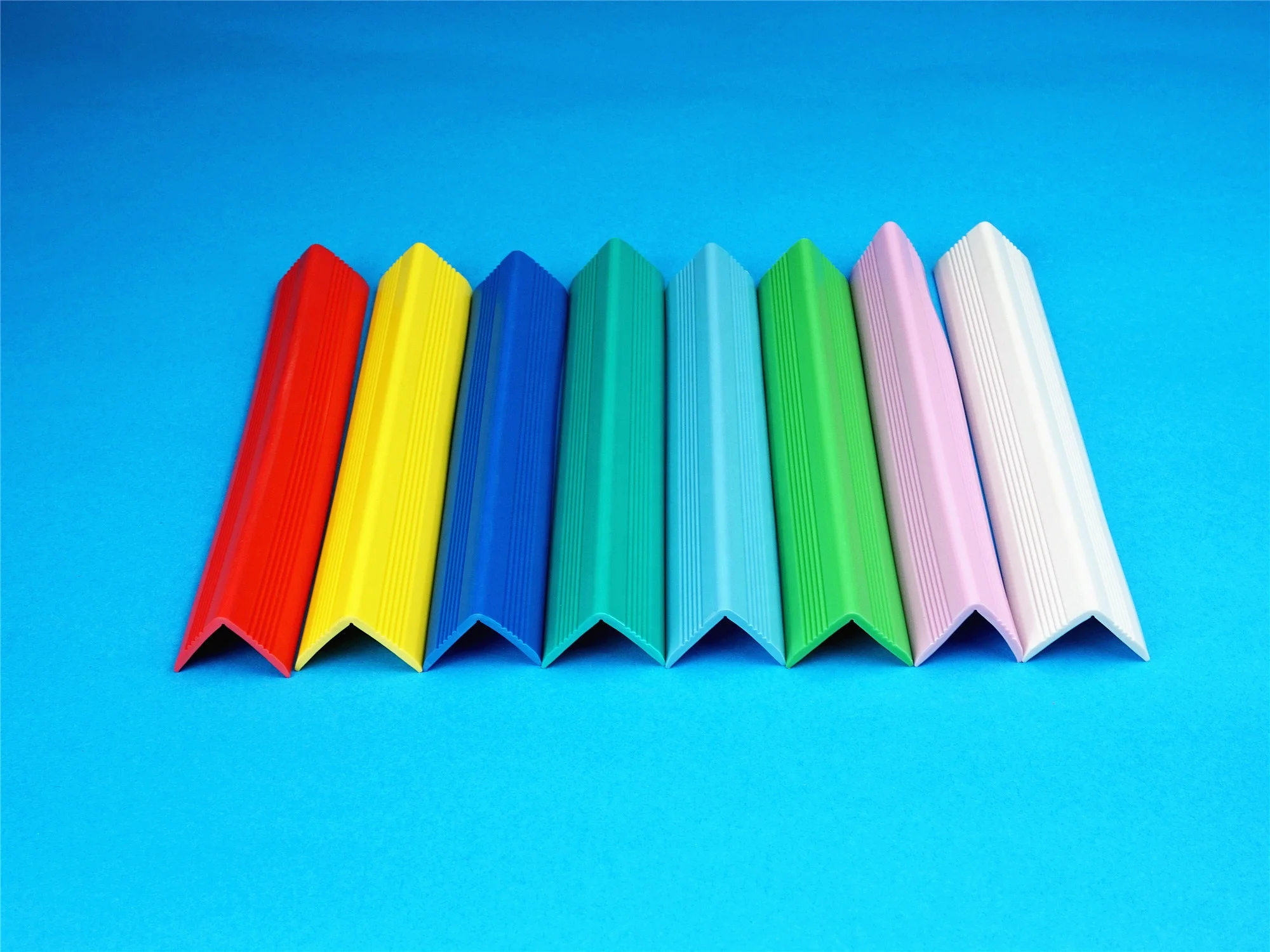 Deco extrusion Profile angle L extrusion PVC pallet angle plastic profile unequal size angle trim Custom Plastic edge protection