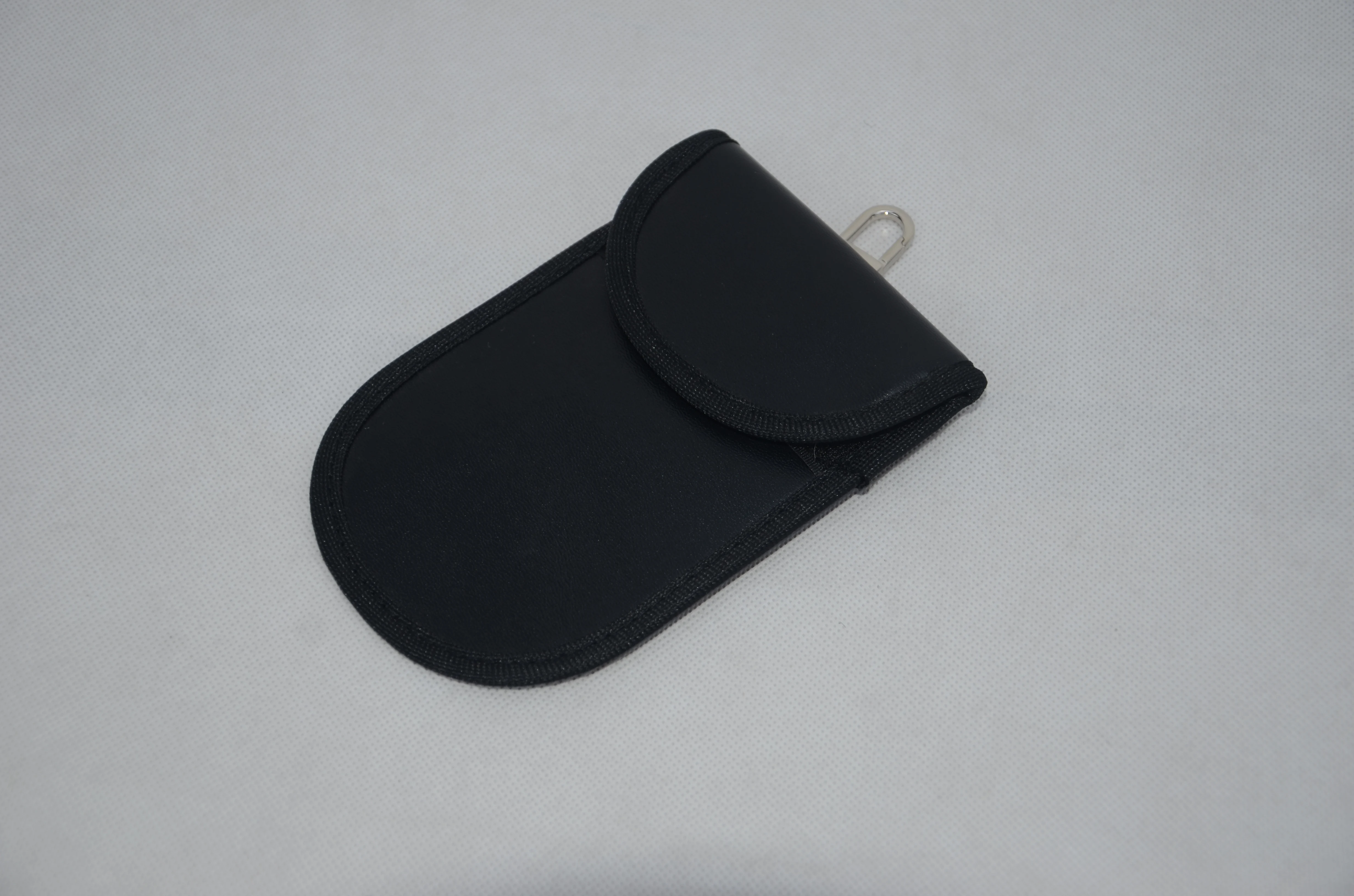 Hot Sale Leather Material Car Key Signal Blocker Case Punch Bag Car Key Protector