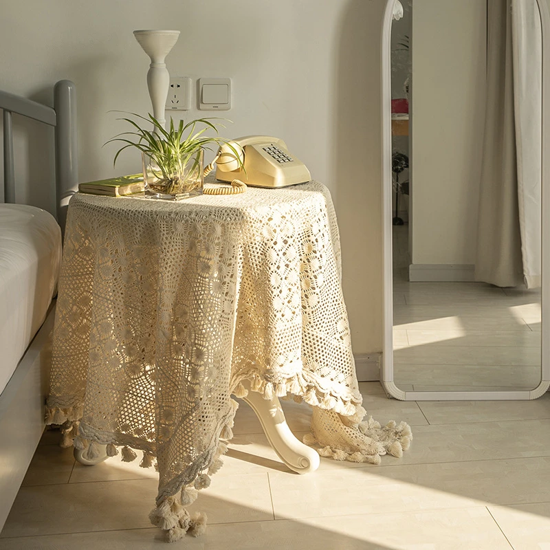Lace Style Retro Luxury Crocheted Hollowed Table Cloth Cotton Square Rectangle Desktop Tablecloth With Tassels