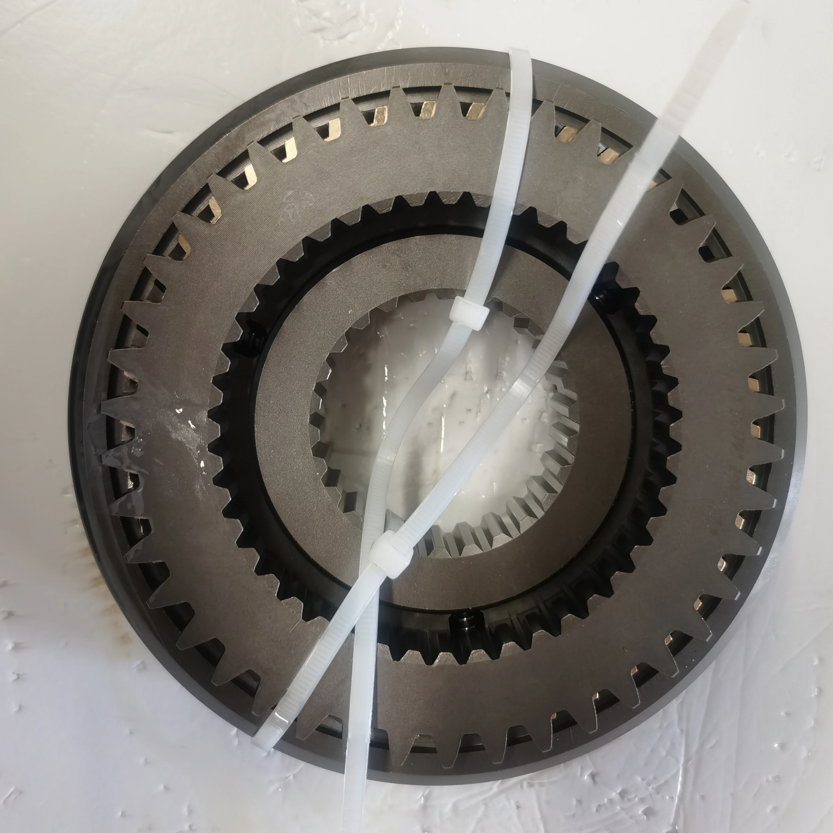 
TRACTOR SYNCHRONIZER ASSEMBLY TD950.372.2 