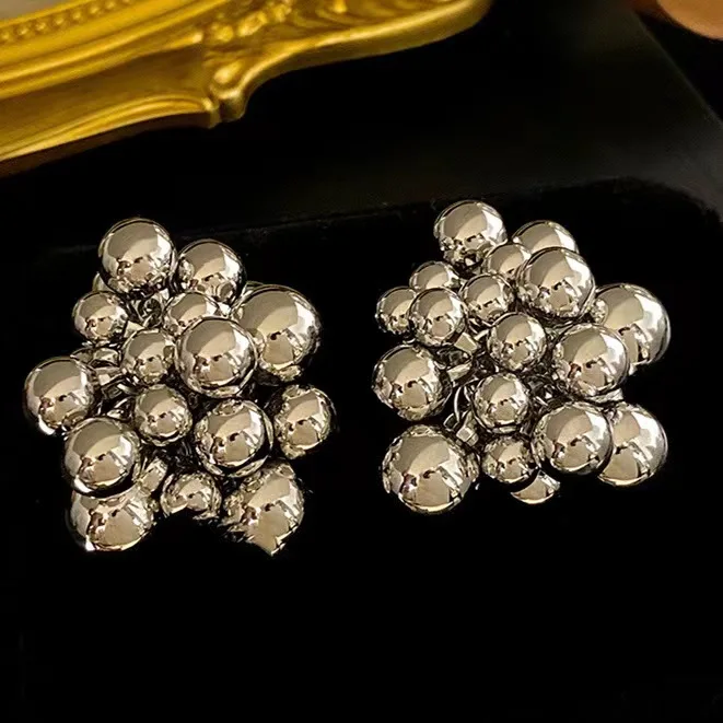 2024 Exaggerated high-grade metal ball earrings niche design a string of grape pendant studs fashion earrings