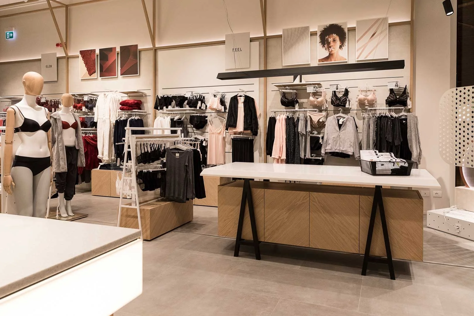 Woman Underwear Dressing Store Display Stand For Clothes Shop