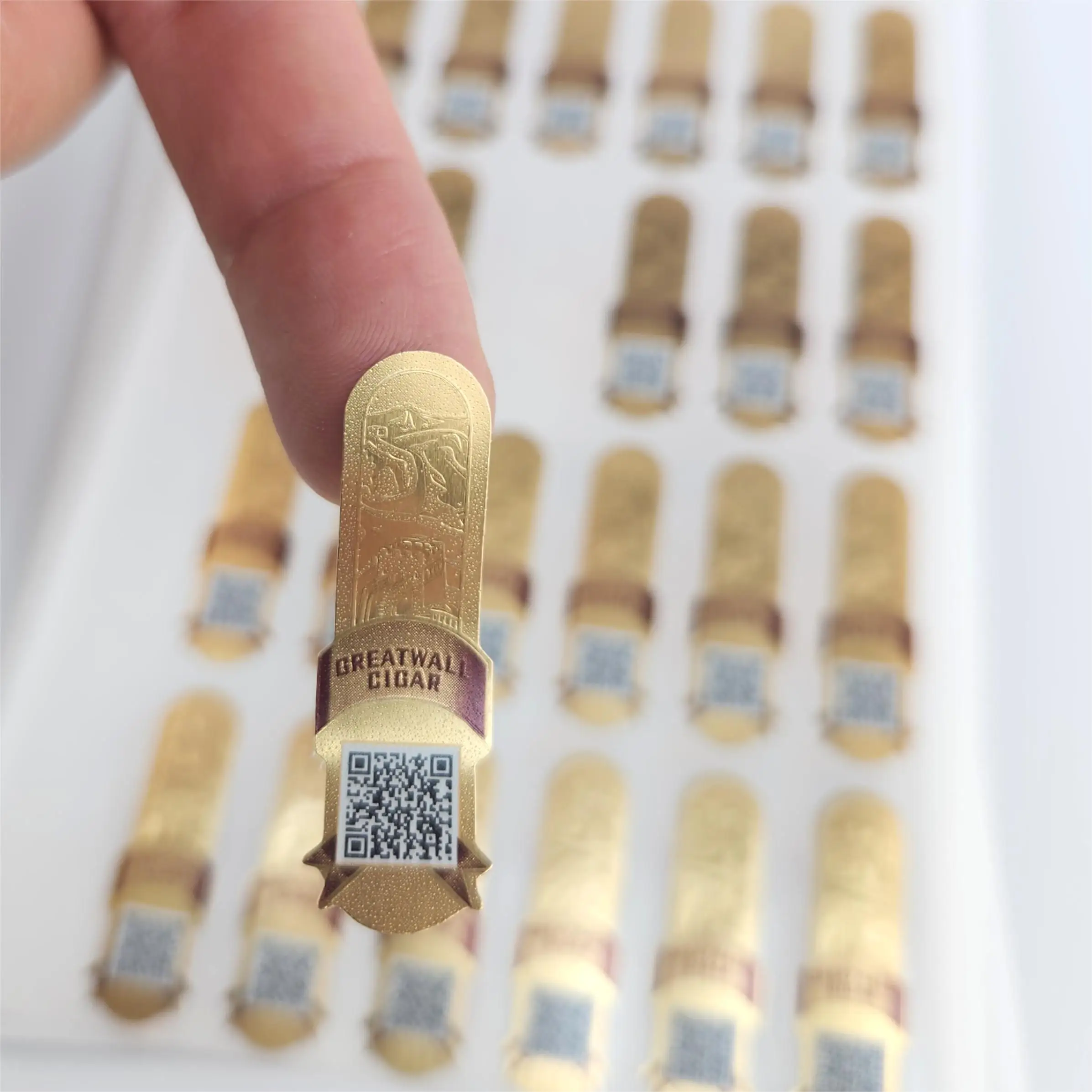 Custom Printed Cigar Band Labels Glossy Gold Foil Stickers Embossed Suitable for Cigar Packaging Gifts