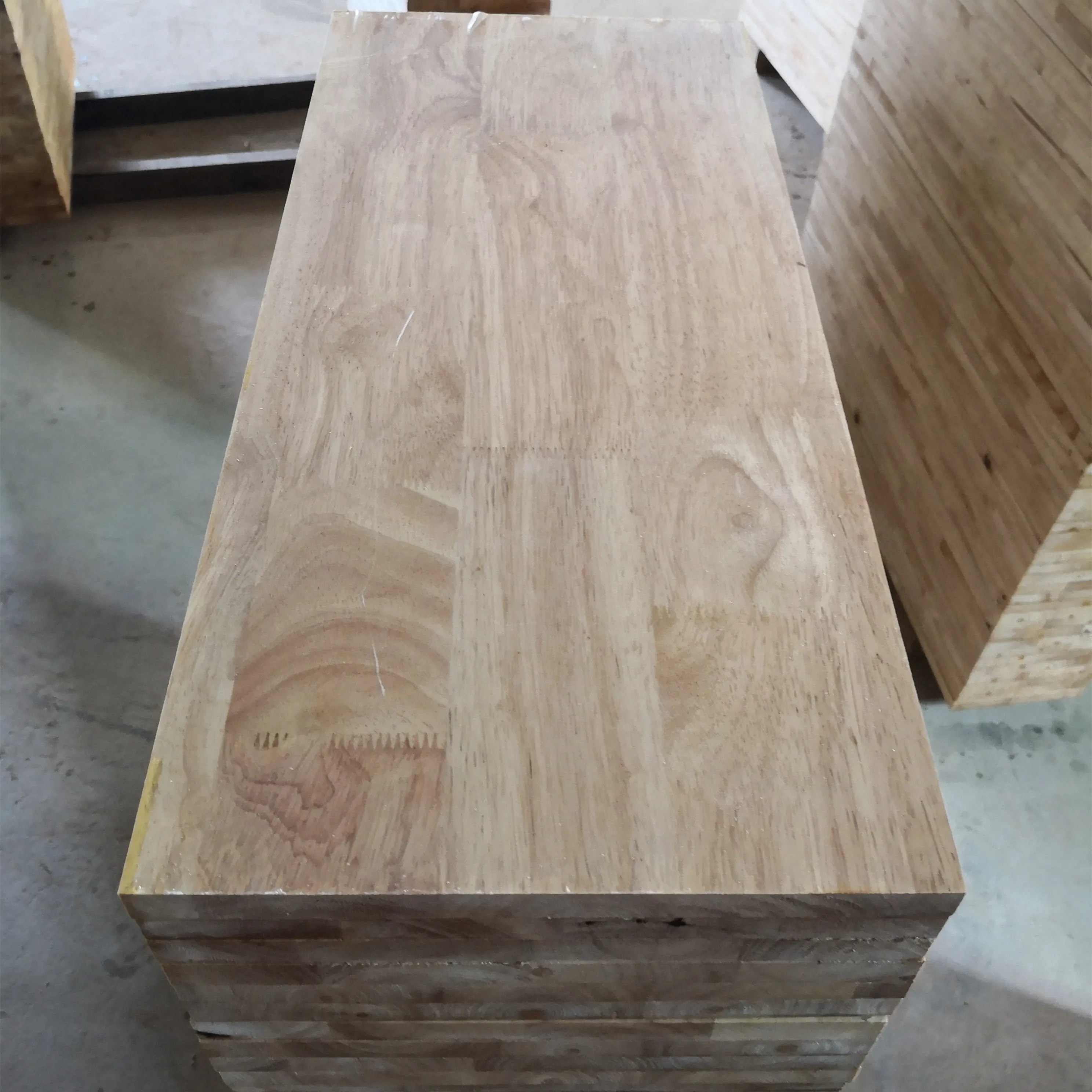 Factory Wholesale Price Customized Size UV Coating Solid Rubber Wood Stair Treads Stair Steps