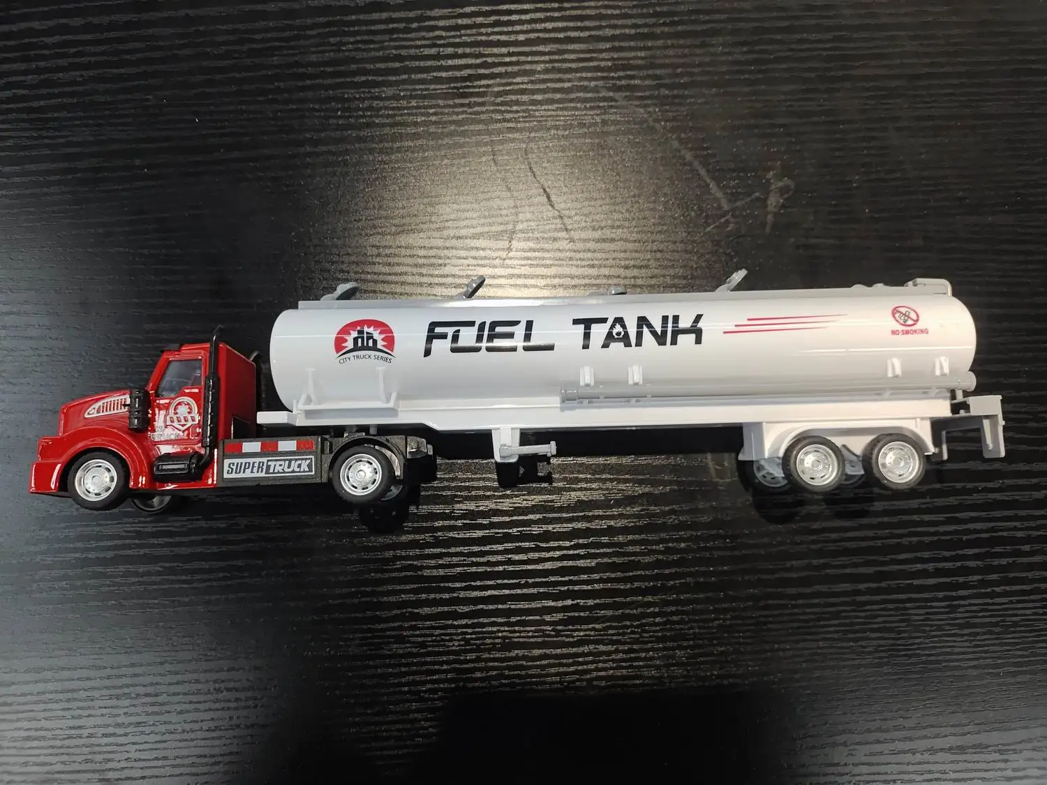 Hot selling OEM design 1:50 Die cast oil tank truck model zinc alloy oil tank toys