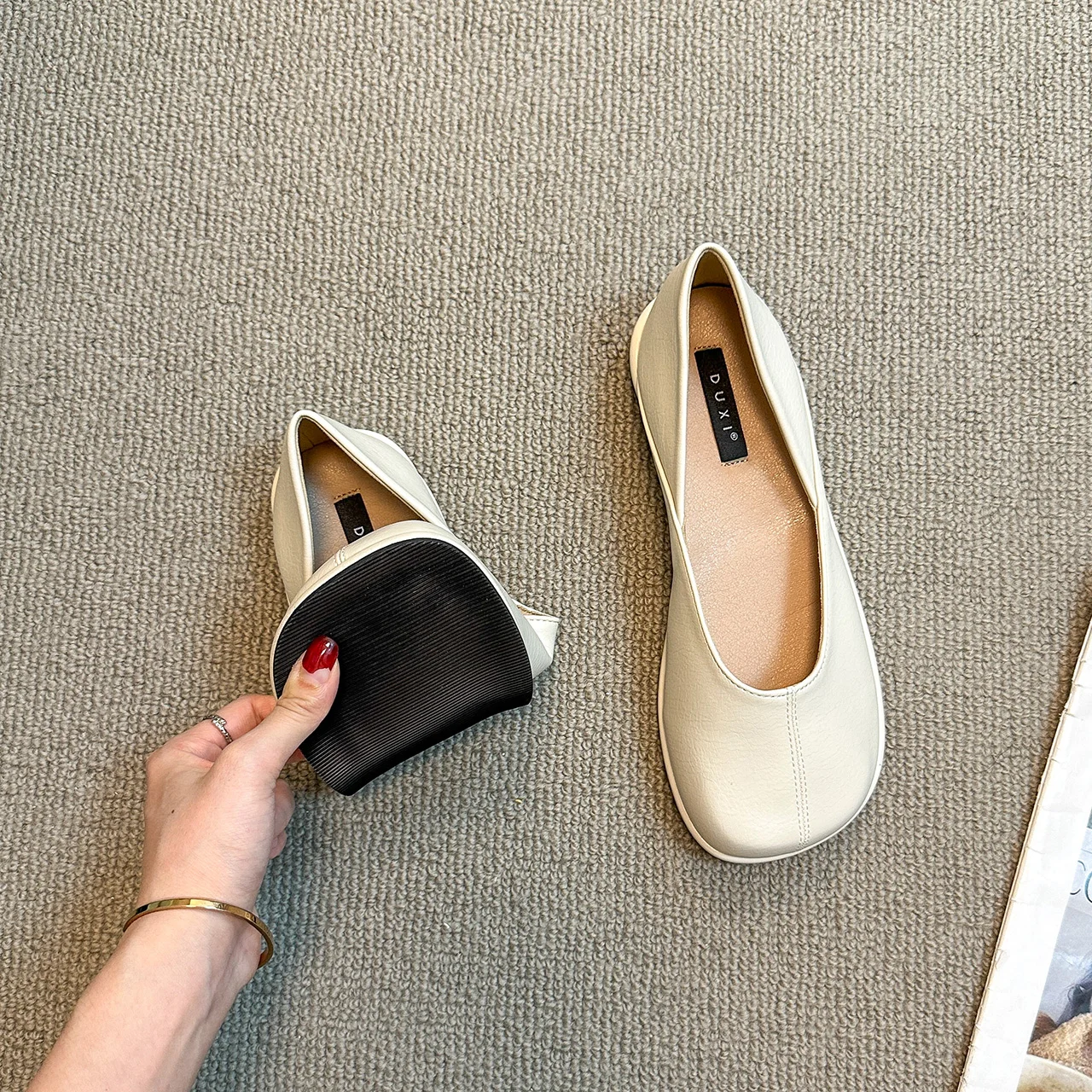 Retro round toe flat bottom soft sole 2023 spring new soft leather bean shoes versatile Korean version single shoe for women