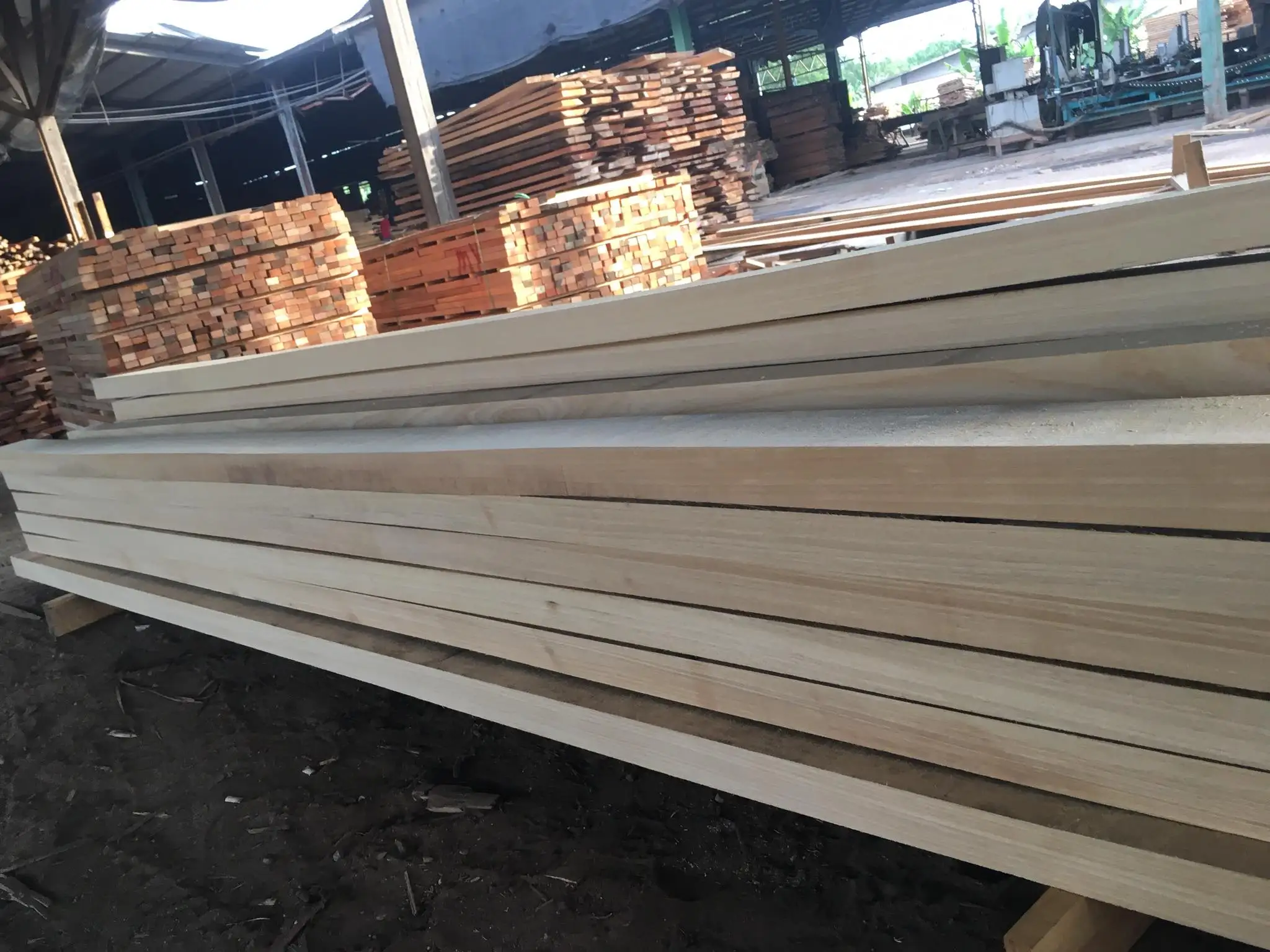 Best Quality Mempisang Wood Material Type Log Wood Light Hardwood Timber Industrial Design Type Woods