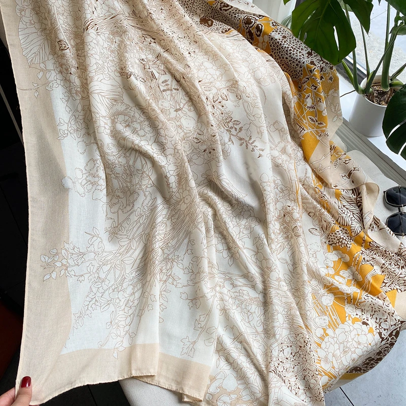 2022 Fashion New Ladies Beige Flower Printed Square Scarf Bandanas Shawls Women Simple Style Soft Cotton Head Wraps Square Scarf