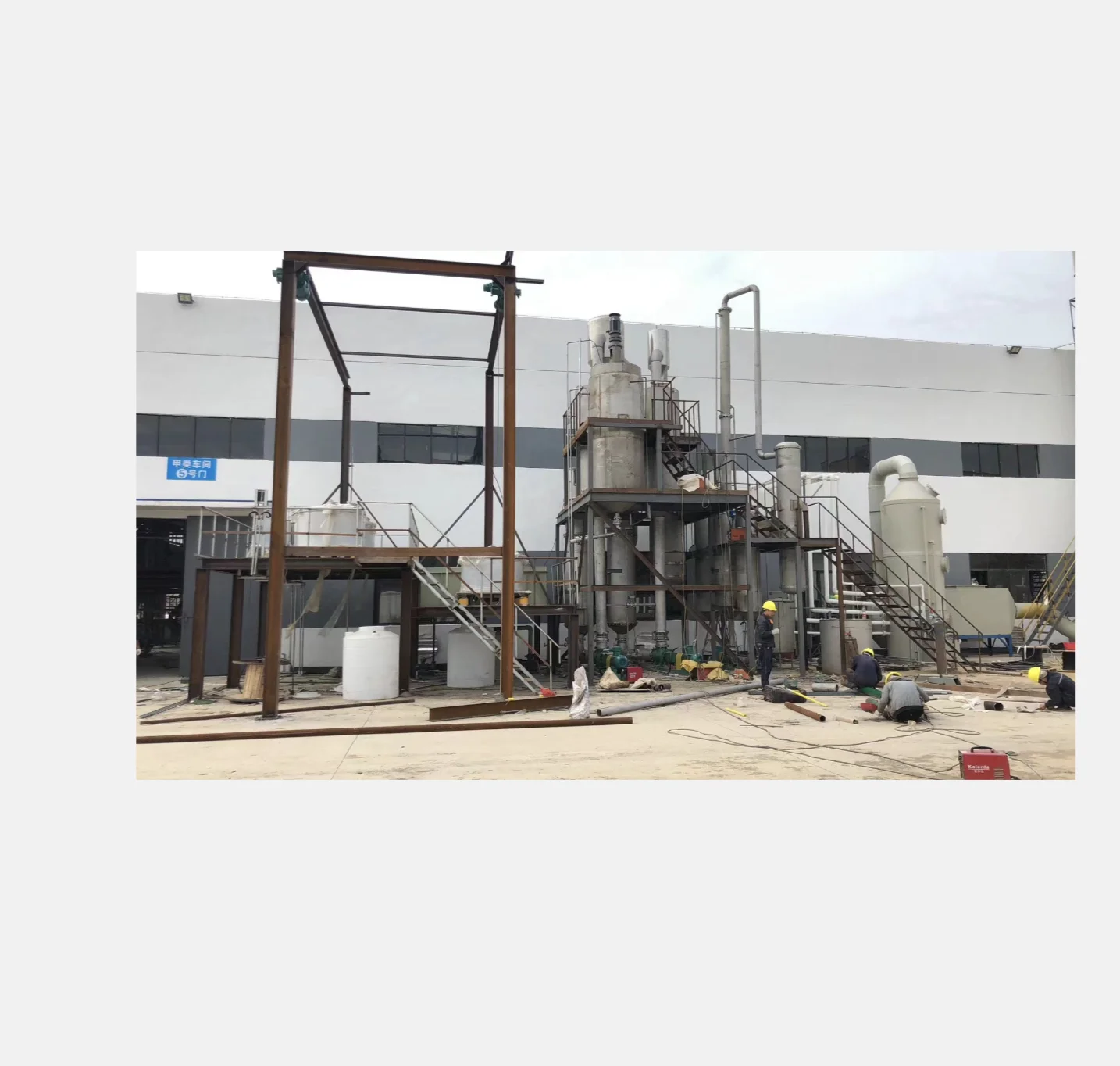 Энергосберегающий многоэффектный испаритель с принудительной циркуляцией для испарения сока манго