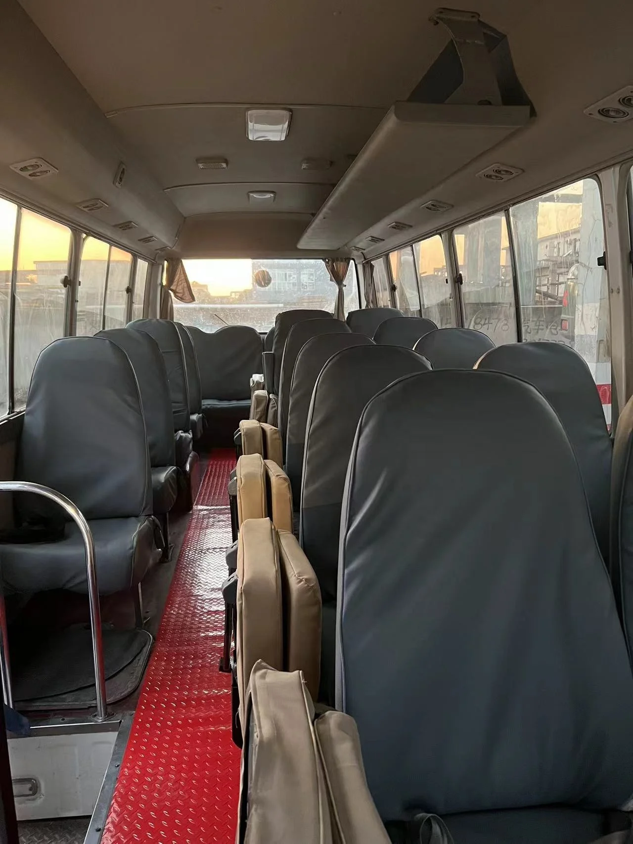 Японский оригинальный Подержанный автобус Toyota coaster 30 сидений школьный дизельный LHD низкая цена