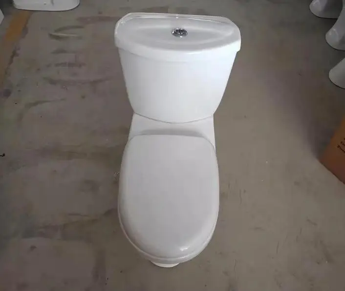 Керамический туалет из двух частей