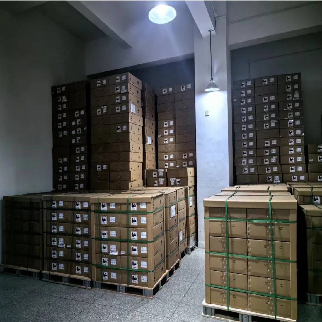 C9200L-24PXG-2Y-E 8 mGig and 16 PoE+ Ports 25G Non-Modular Uplink All New 9200 Series smart Managed network poe Switches