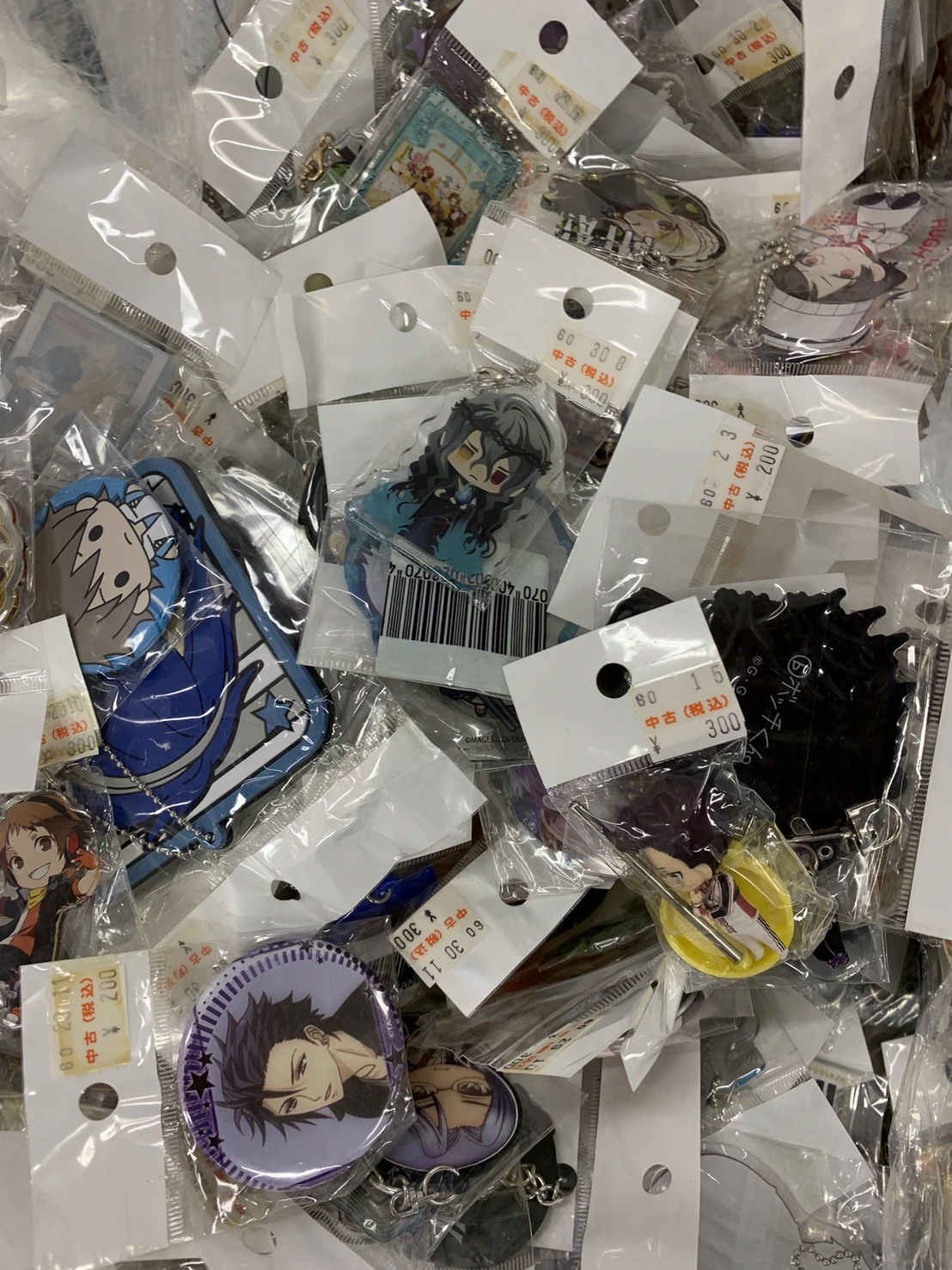 Wholesale anime goods capsule candy toy figure kids used soft toys