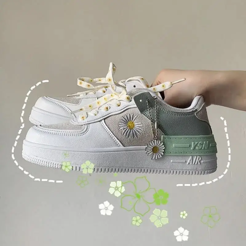 
2021 Spring Korean xue sheng ban xie wang Red Little Daisy Sports Shoes White Shoes Woman Shoes Sneakers 