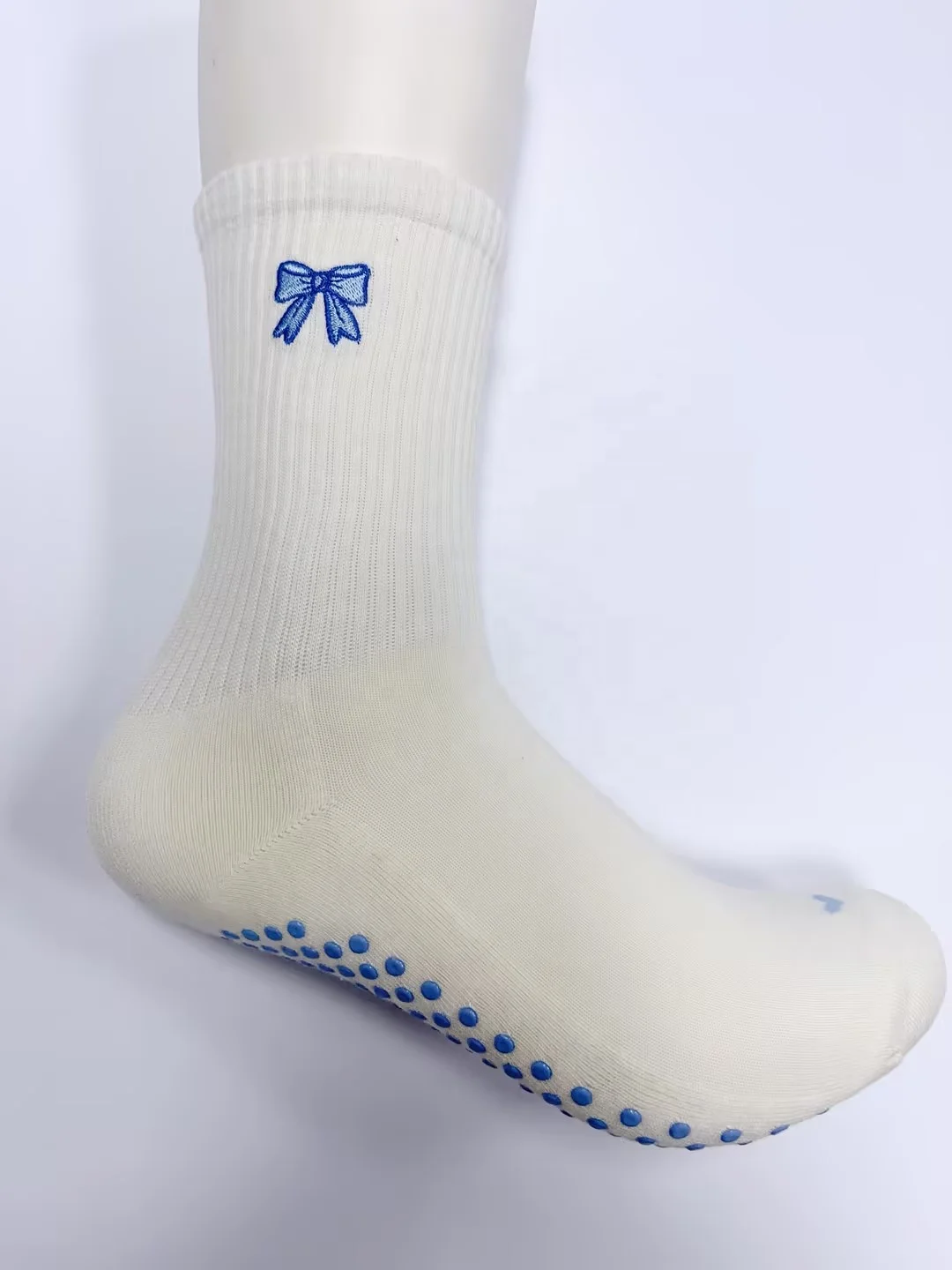 2024 Fashion Novelty Antislip Gym Pilates Grip Ankle Crew Socks With Custom Cartoon Letter Embroidery Logo For Women Bottom