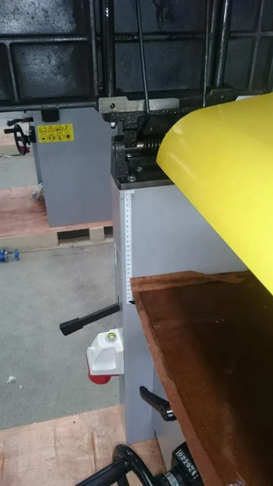 Строгальный станок для деревообработки с промышленной мощностью 400 мм и комбинированным соединителем с замкнутой подставкой