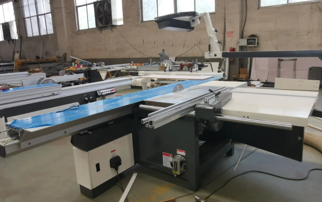 sliding table saw machine