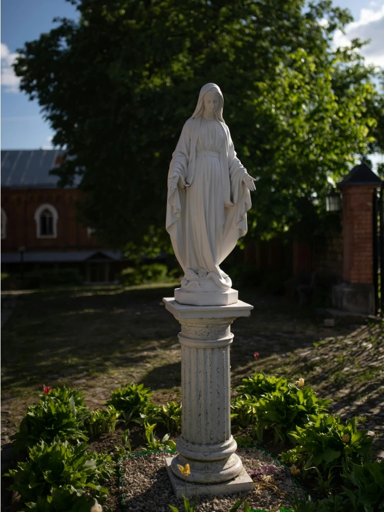 Sad Woman and Man Garden White Marble and Granite Human Statue Deco